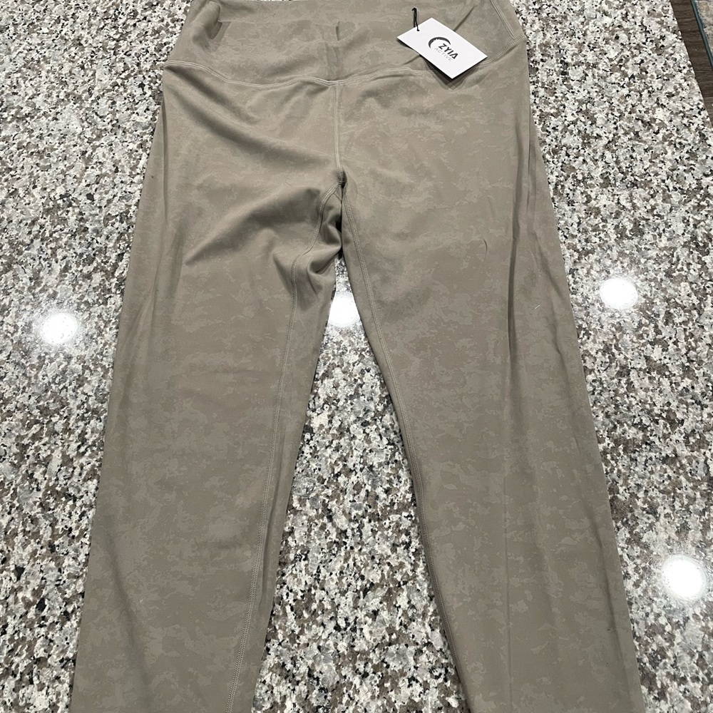 Zyia 7/8 Compression Leggings NEW